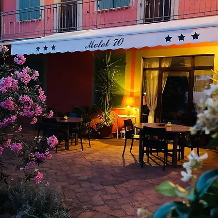 Hotel-motel70 Hotel